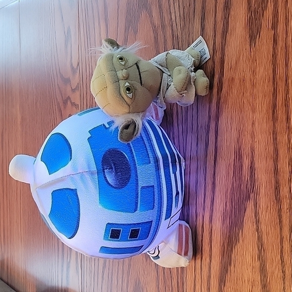 star WARS R2D2 nightlight and YODA clip on both talk. - Picture 1 of 6